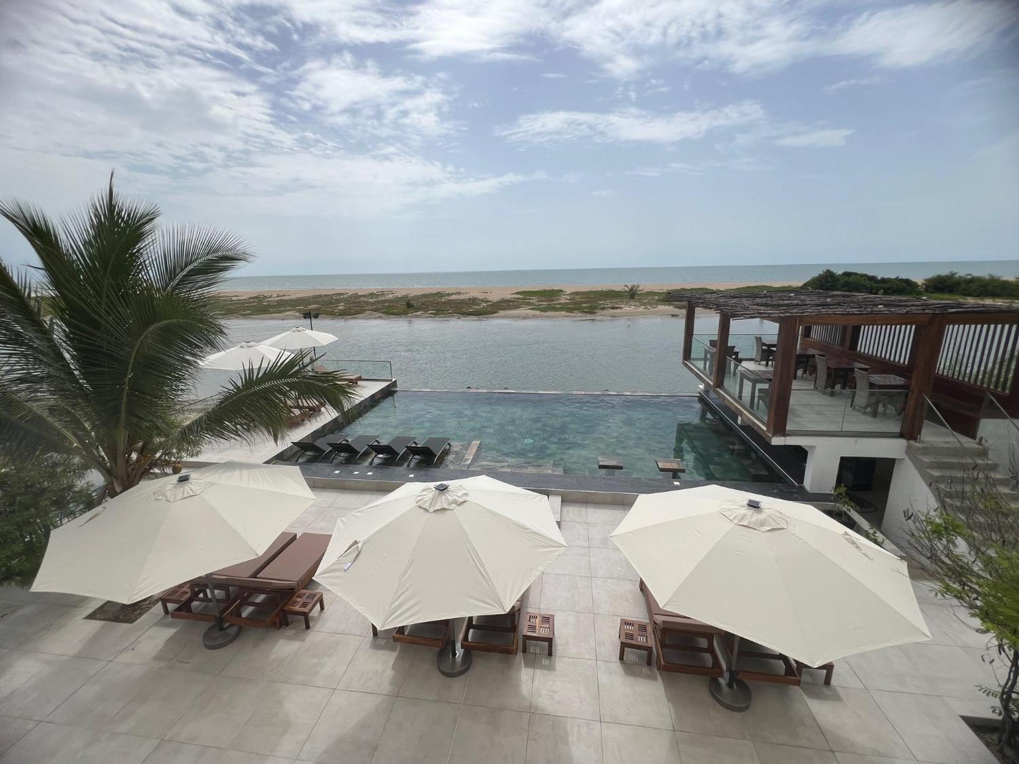 La Parenthese Hotel Mbodiene Exterior photo