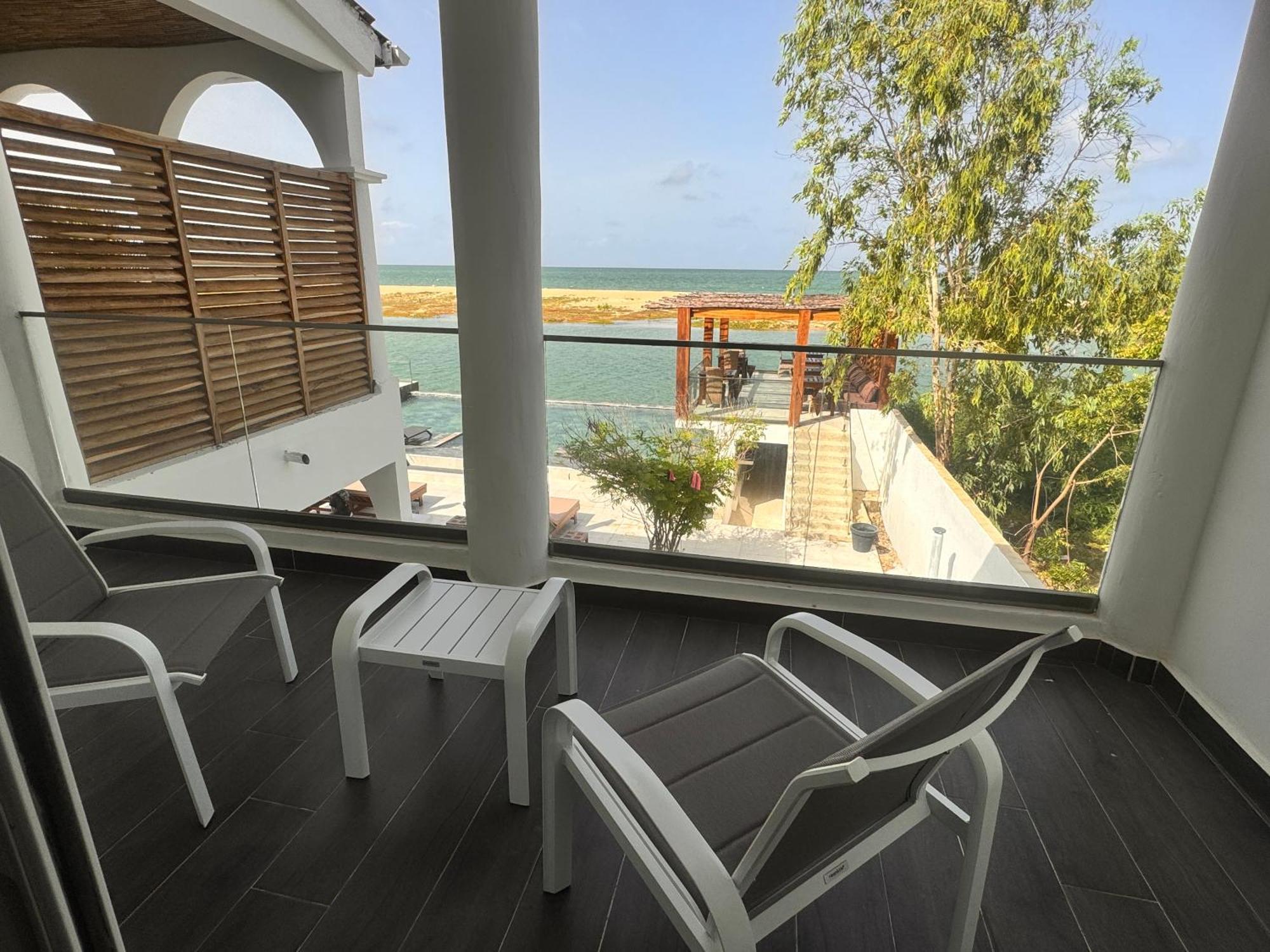 La Parenthese Hotel Mbodiene Exterior photo